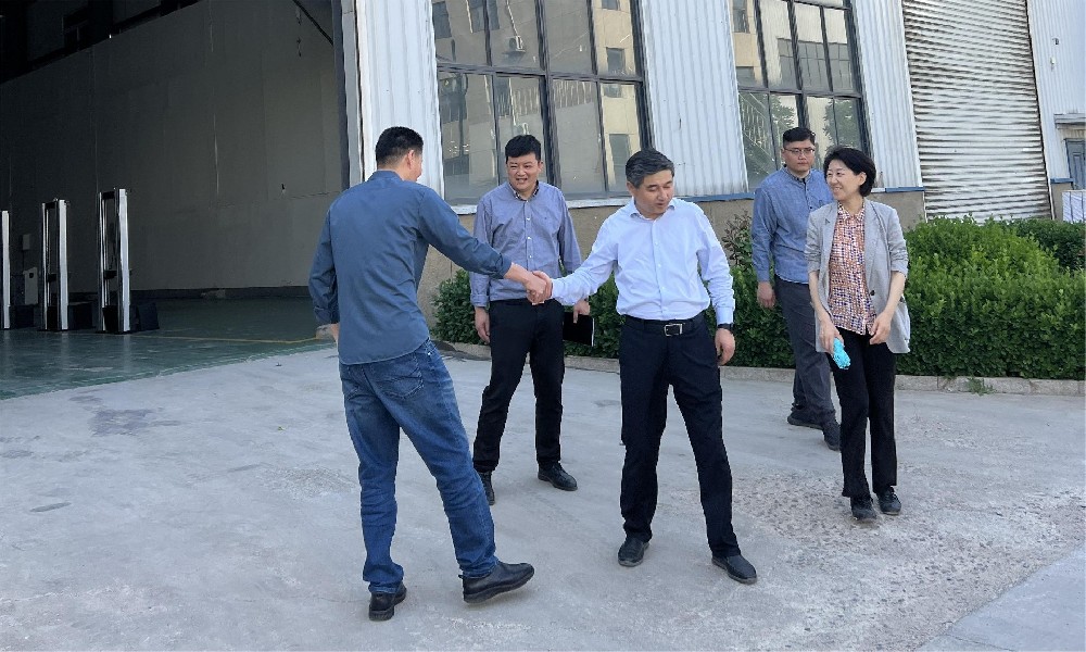 經(jīng)濟(jì)開(kāi)發(fā)區(qū)領(lǐng)導(dǎo)蒞臨公司進(jìn)行調(diào)研指導(dǎo)